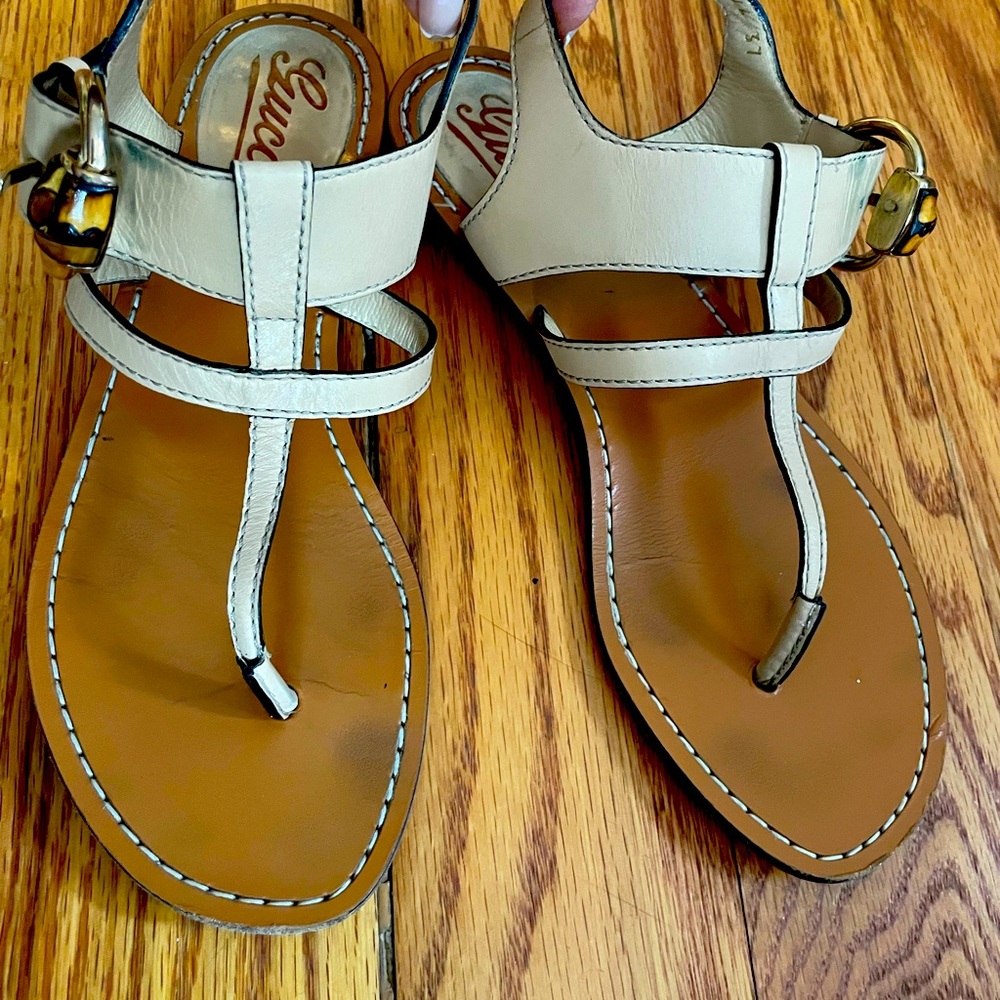 Gucci sandals with wooden bead